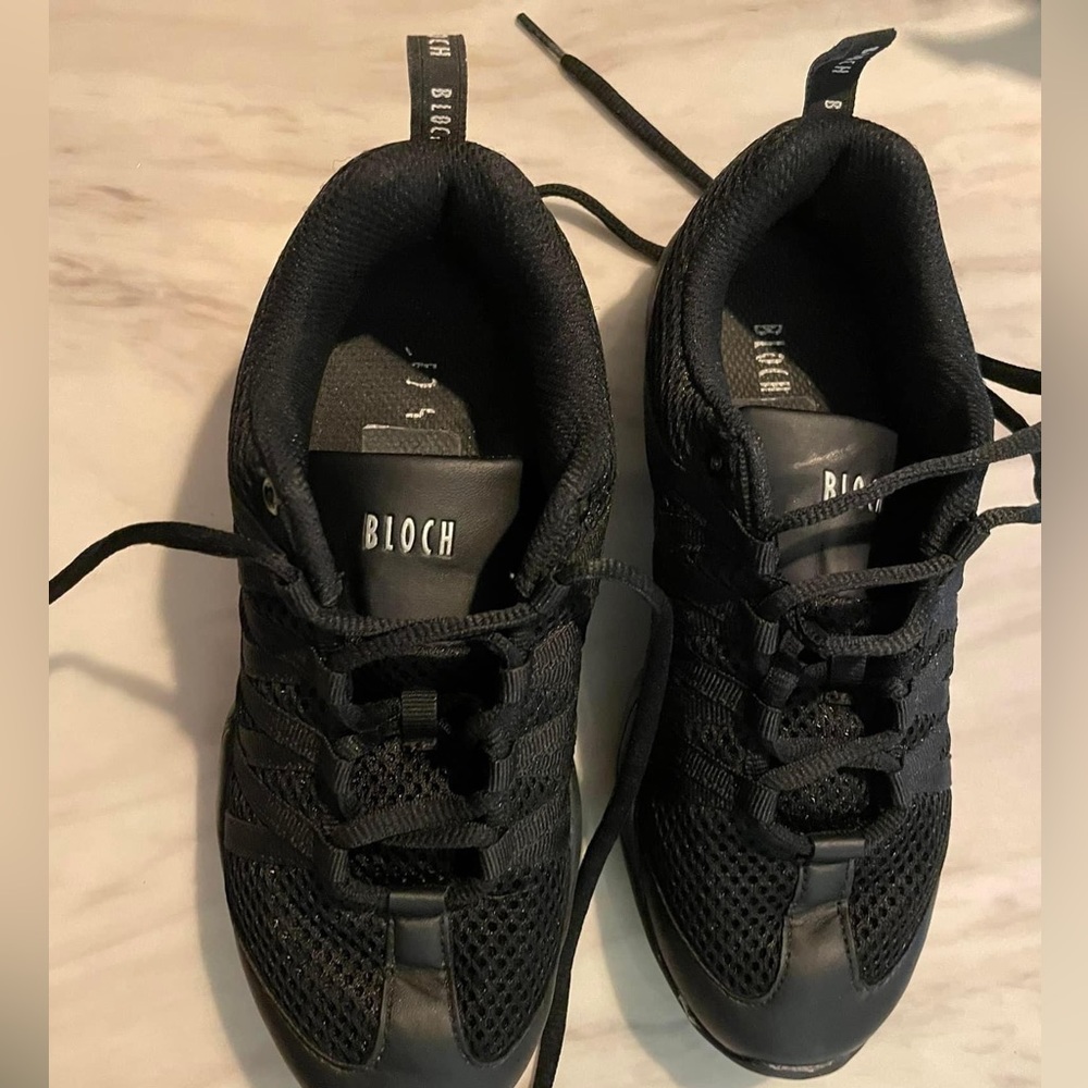 Girls Size 3.5 Bloch Hip Hop shoe- like new.